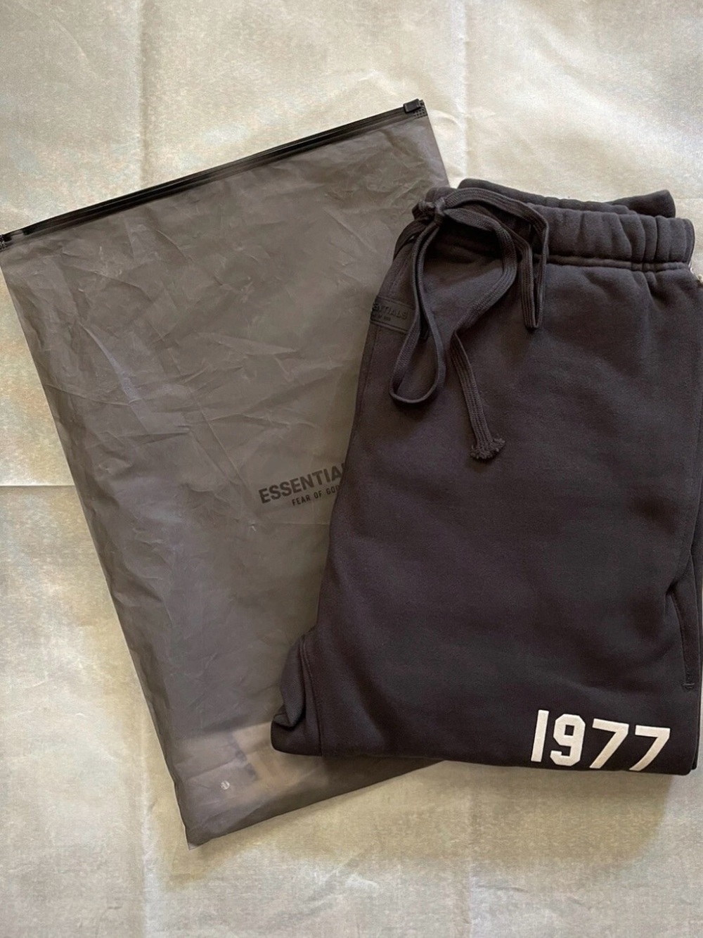 NEW Essentials Fear Of God 1977 Iron Uncuffed Sweatpants - Size XXS - Picture 3 of 6